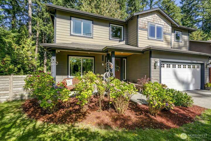 Property Photo:  5211  East Drive  WA 98203 