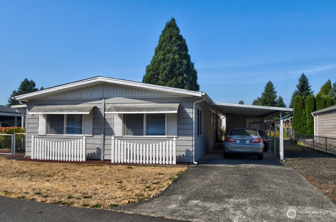 Property Photo: 5305 Yakima Lane SE WA 98503