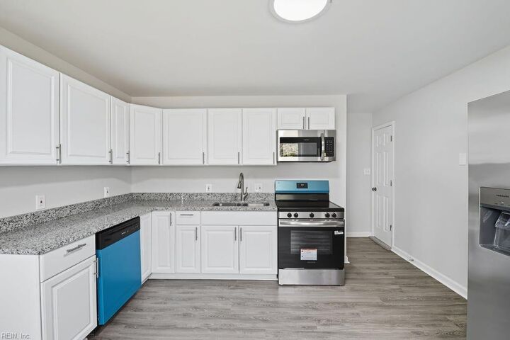 Property Photo:  219 Smith Dr  VA 23430 