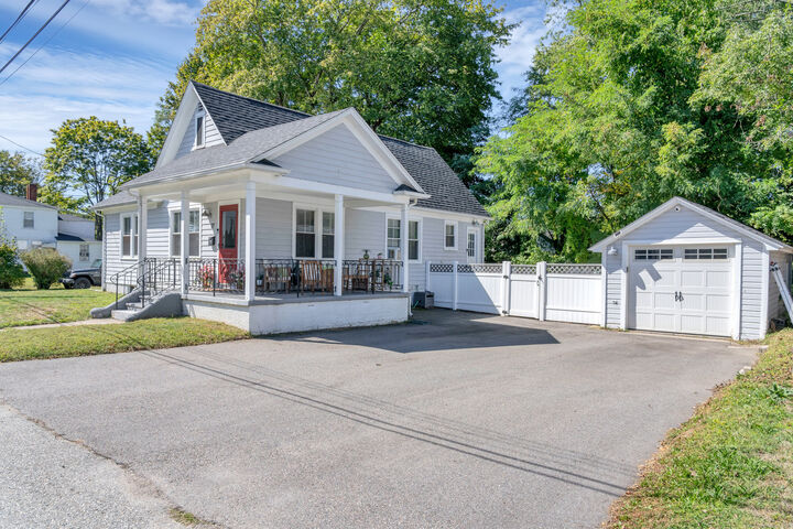 Property Photo:  17 Grosvenor Place  CT 06360 