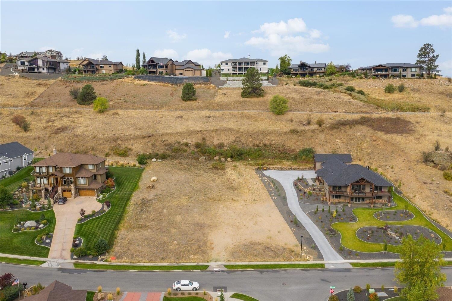 Property Photo:  250 N Holiday Hills Dr  WA 99019