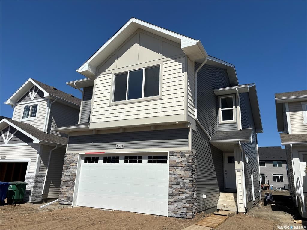 Property Photo:  947 Traeger Manor  SK S7W 0L8 