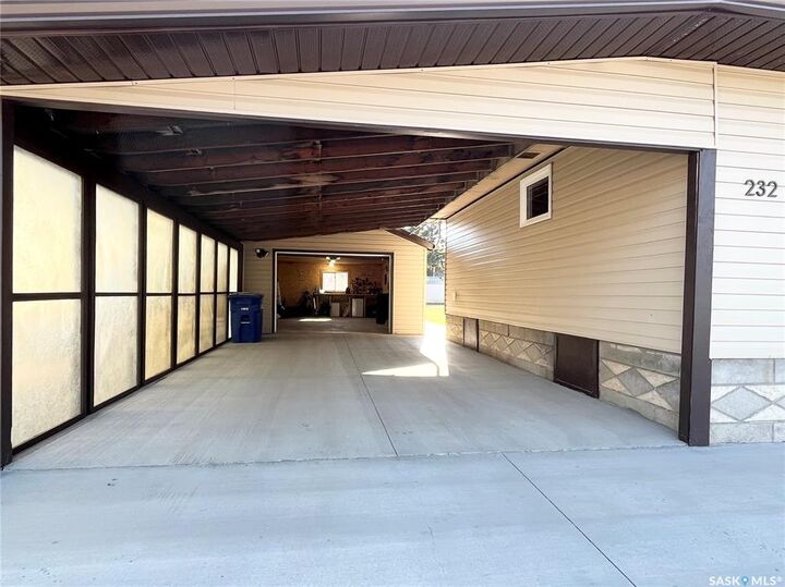 Property Photo:  232 5th Avenue W  SK S0K 4L0