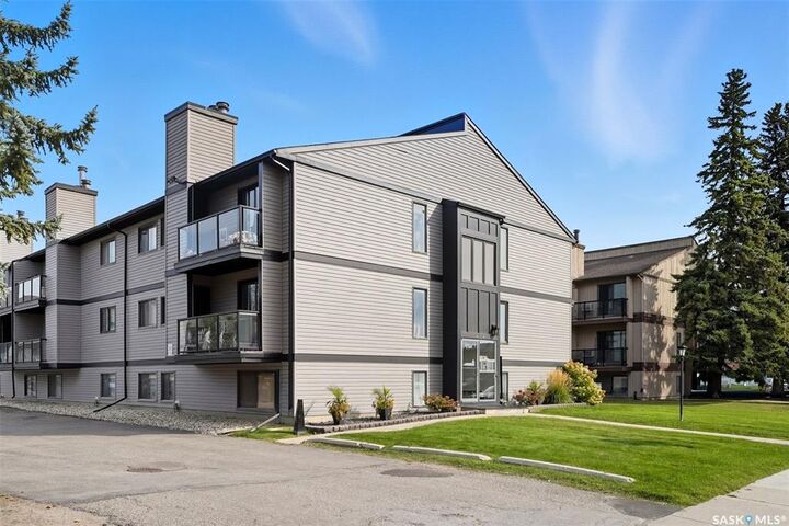 Property Photo:  274 Pinehouse Drive 3  SK S7K 4W9 