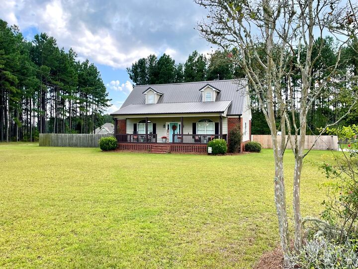 Property Photo:  842 Skipper Road  AL 36301 