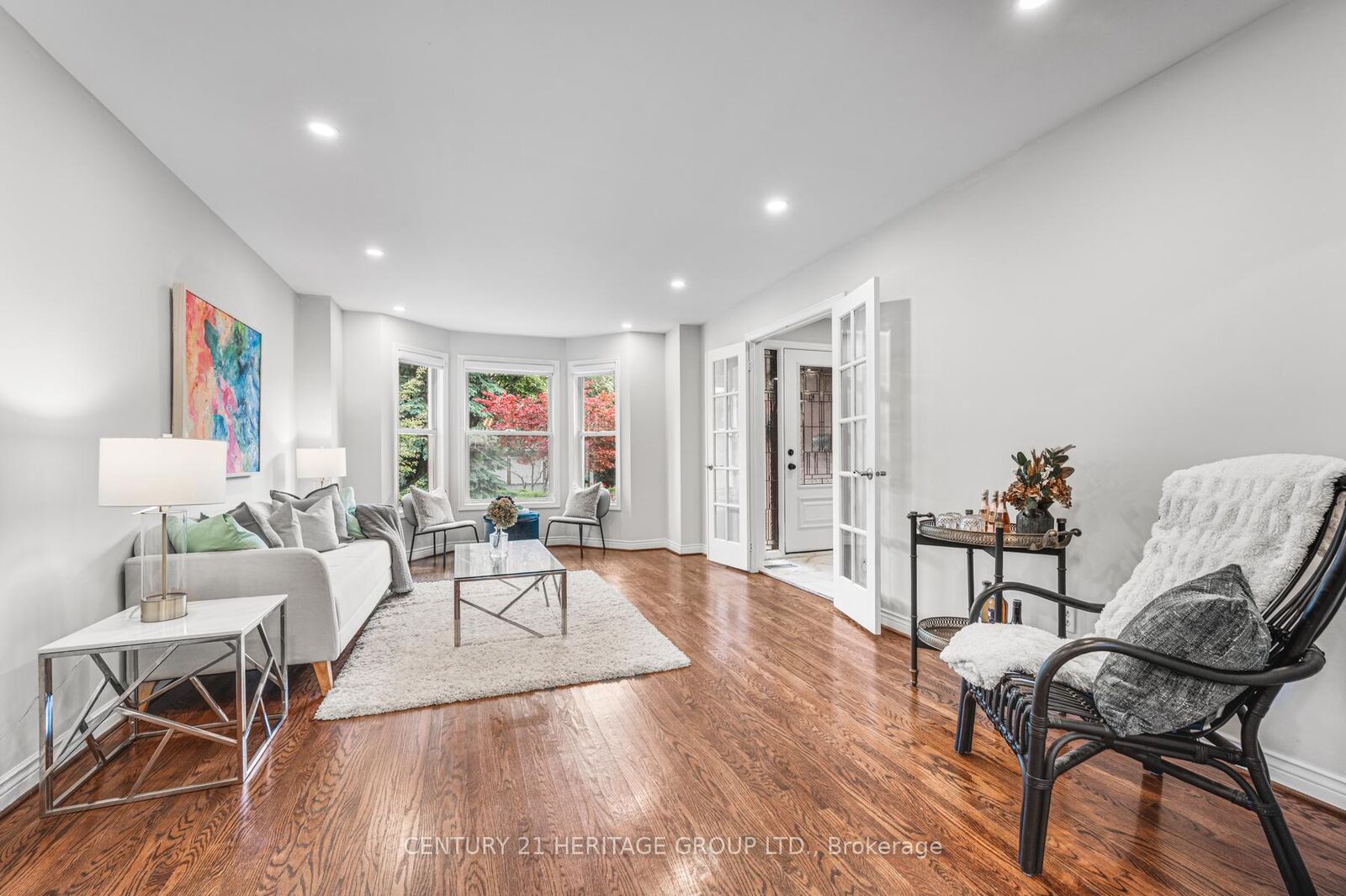 Photo de la propriété:  16 Wainwright Avenue  ON L4C 5R5 