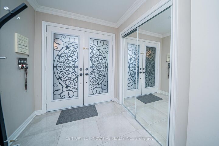 Property Photo:  46 Laura Sabrina Drive Upper  ON L4H 1X8 