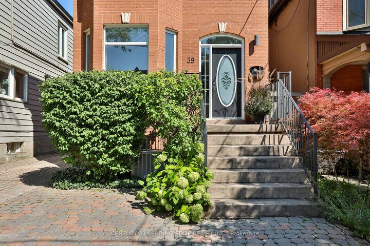 Photo de la propriété:  39 Ferrier Avenue  ON M4K 3H5 