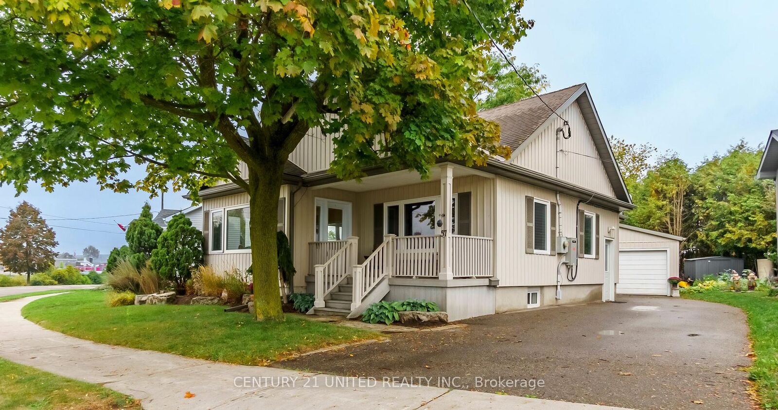 Property Photo:  57 Edgewater Boulevard  ON K9H 1A4 