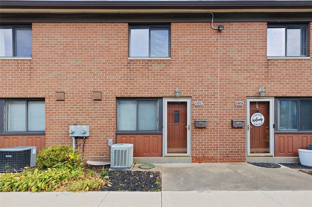Property Photo: 3719 Allendale Circle PA 15204