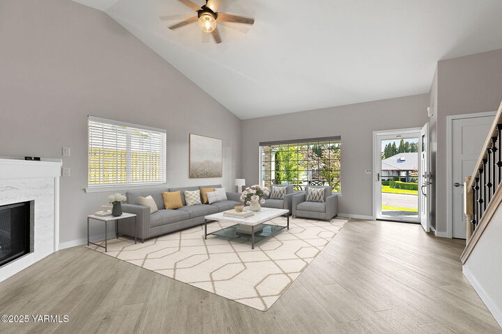 Property Photo:  10 N 91st Ave  WA 98908 