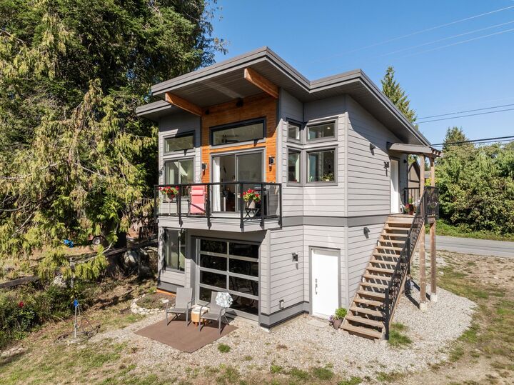 Photo de la propriété: 7835 Redrooffs Road BC V7Z 1A4
