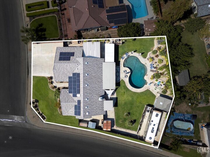 Property Photo: 5102 Snowdrift Court CA 93313