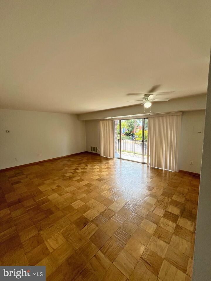 Property Photo:  204 E Mason Ave 202  VA 22301 