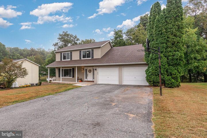 Property Photo:  402 Ethan Allen Drive  PA 17070 