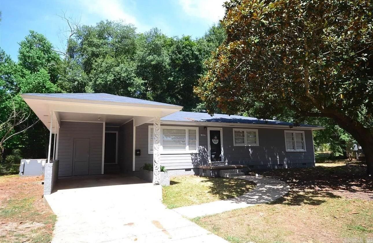Property Photo:  1217 Chesnut  AR 71753 