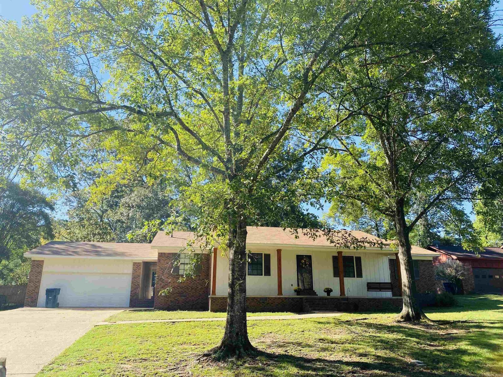 Property Photo:  1077 Toltec Street  AR 71701-7053 
