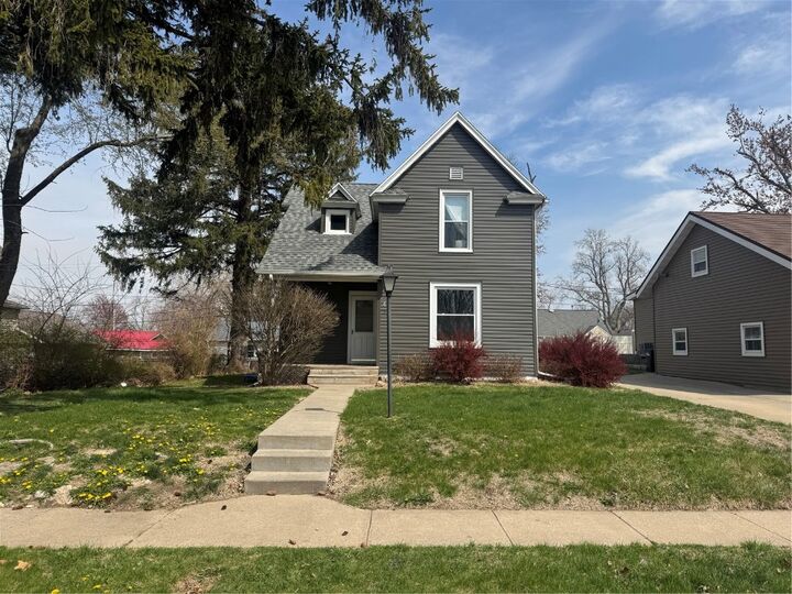 Property Photo: 943 18th Street IA 52302