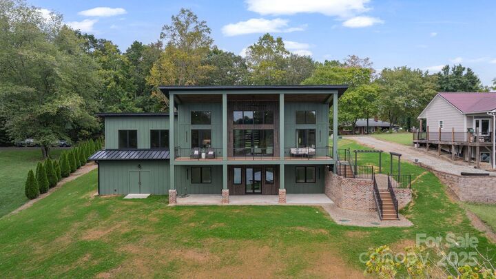 Property Photo: 7067 Wateredge Drive NC 28673