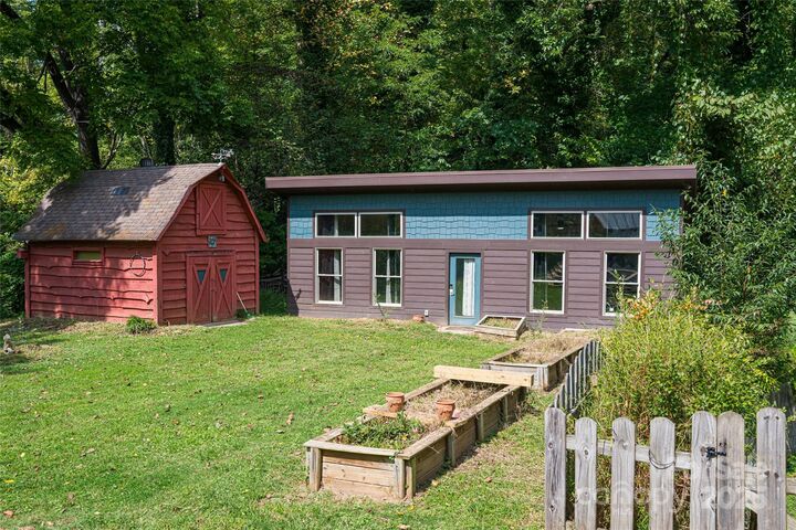 Property Photo:  40 Governors View Road  NC 28805 