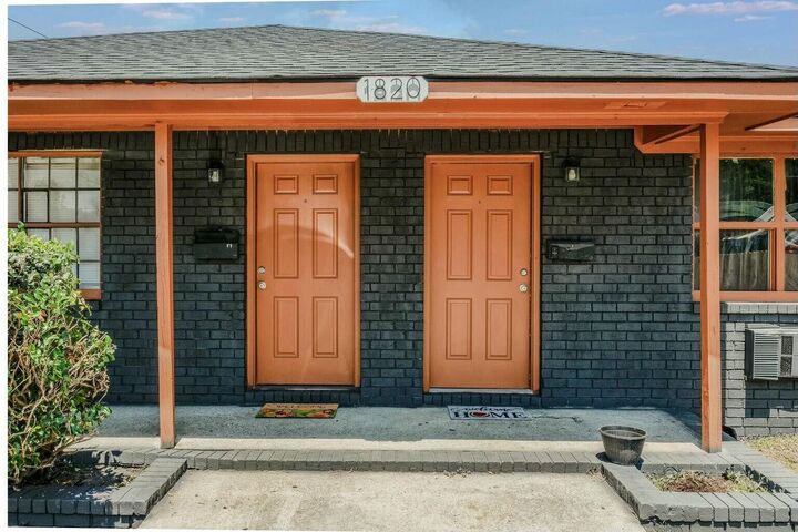 Property Photo:  1820 Iris Street  SC 29405 