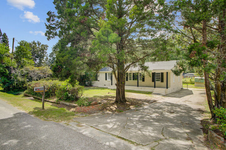 Property Photo:  140 Weeks Avenue  SC 29445 