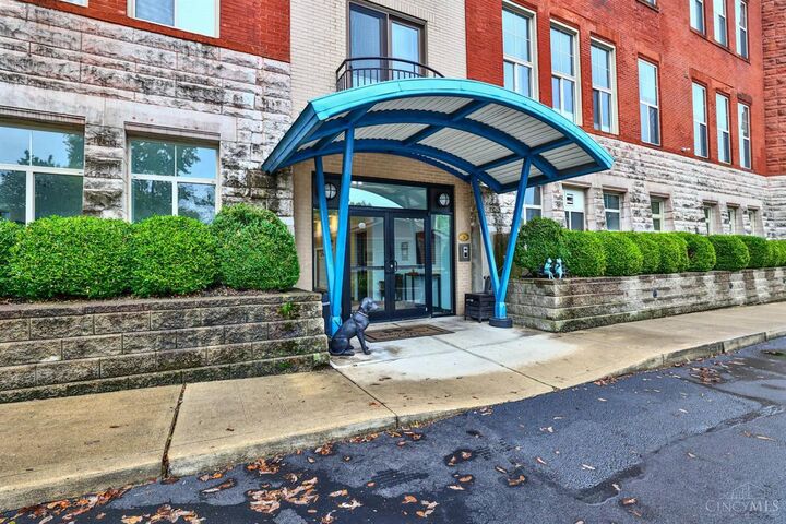 Property Photo: 2700 Ashland Avenue OH 45206