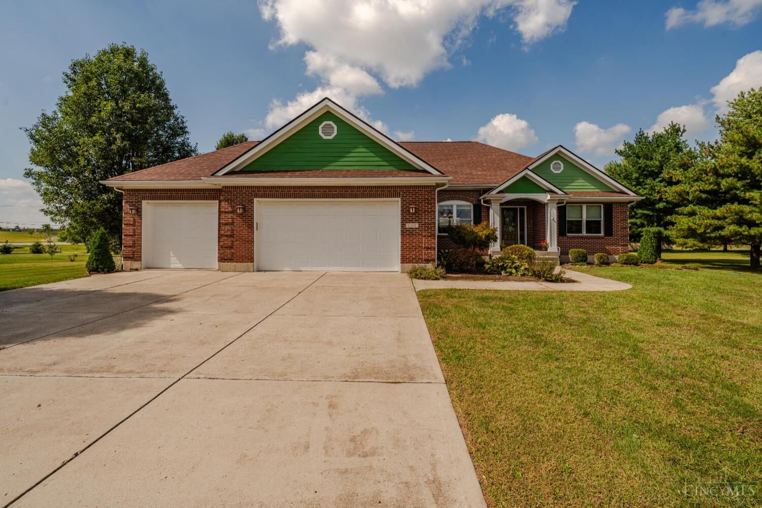 Property Photo:  1369 New England Way  OH 45036 