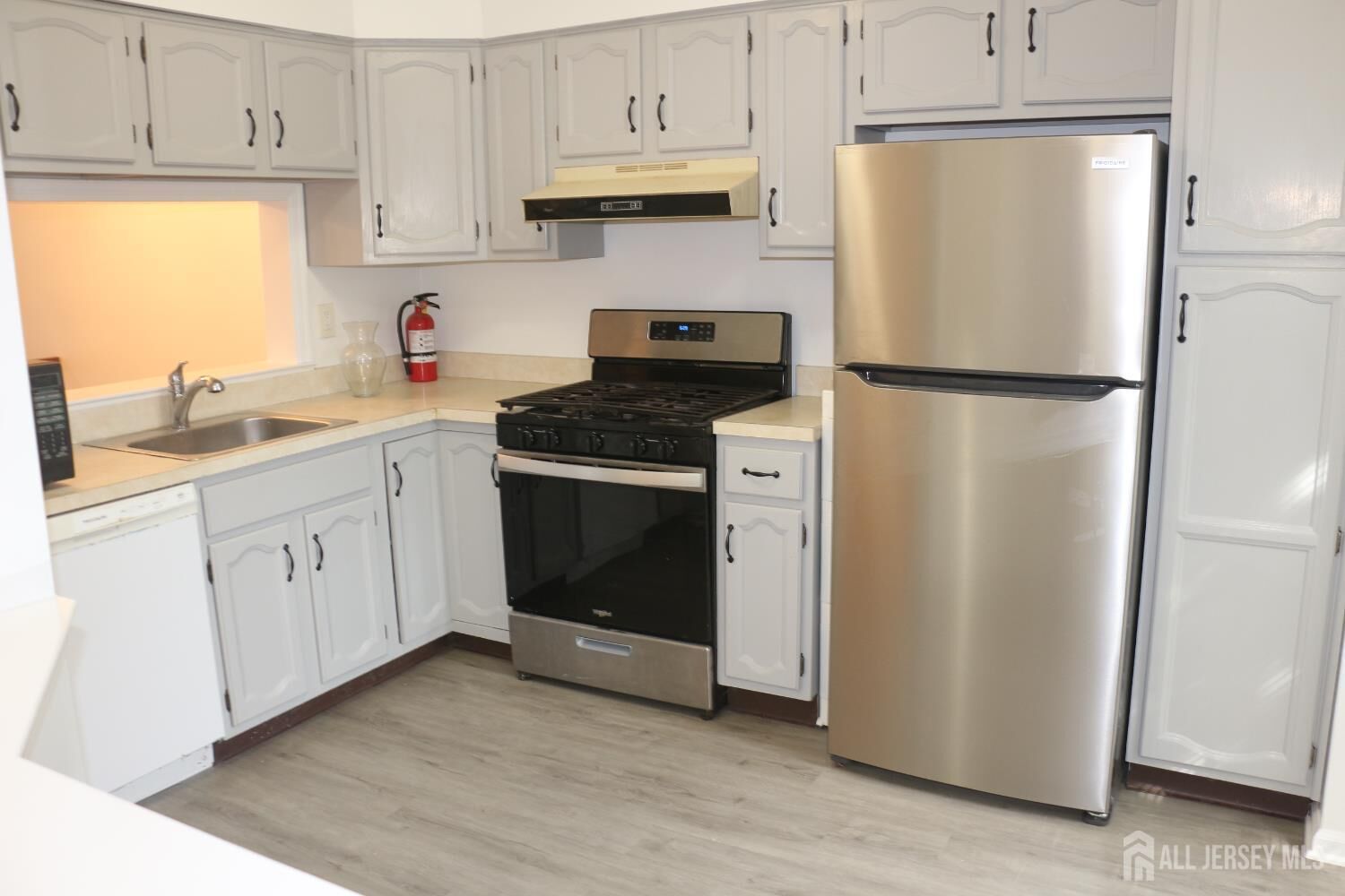 Property Photo:  405 Maplecrest Road  NJ 08820 