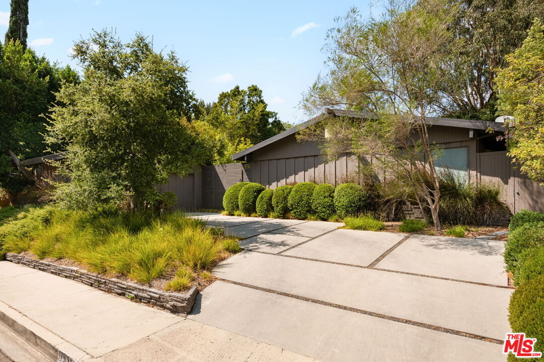 Property Photo:  7535 Lolina Ln  CA 90046 