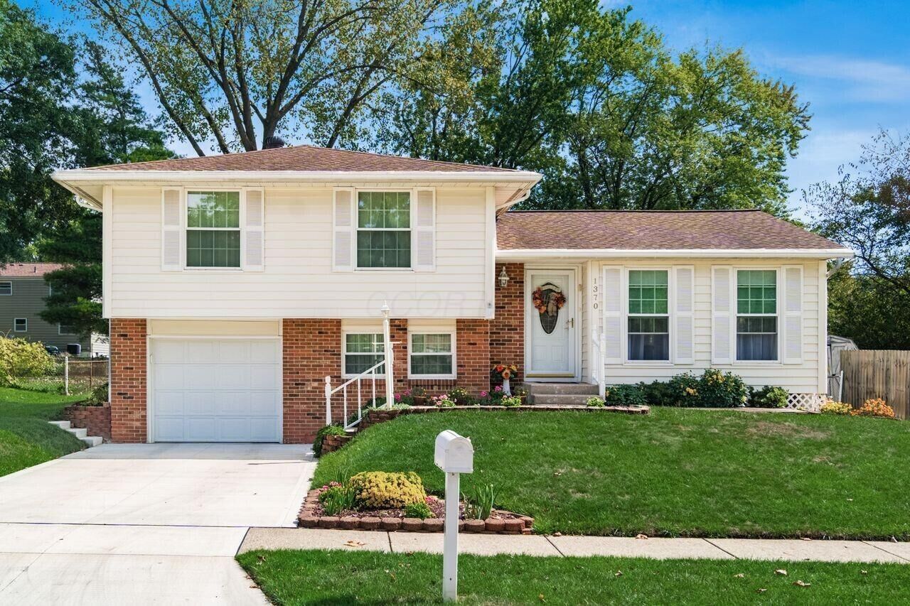 Property Photo:  1370 Crestview Street  OH 43068 