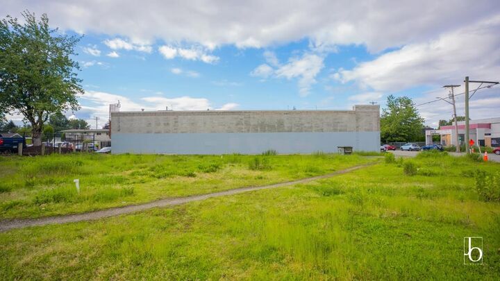 Property Photo:  33671 McDougall Avenue  BC V2S 3S9 