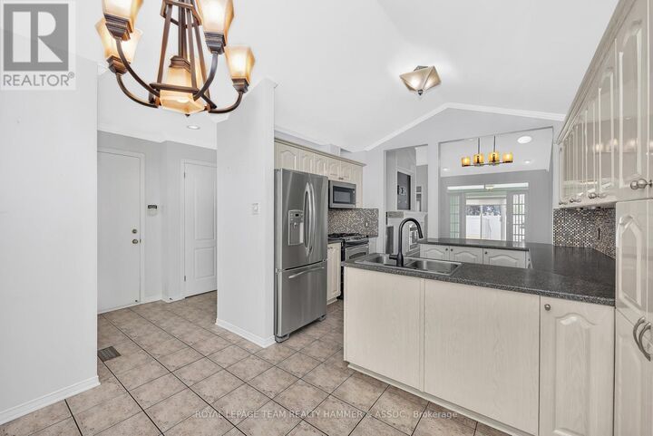 Property Photo: 43 Settler'S Ridge Way ON K2J 4V2