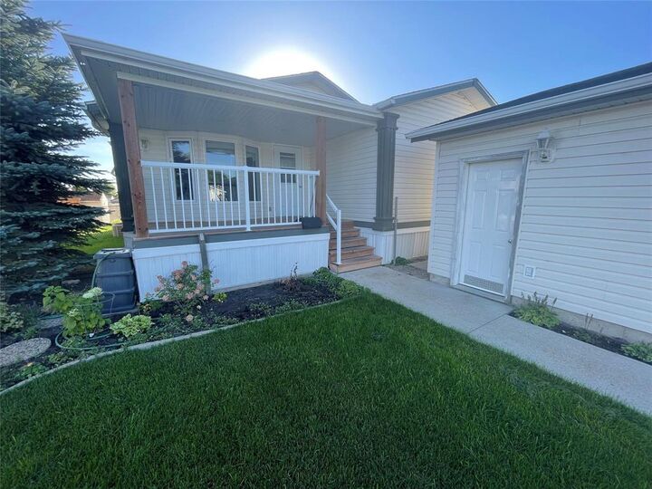Property Photo:  3 Kelsey Bay  MB R7A 2K8 