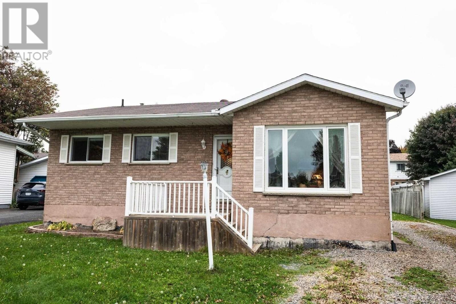 Photo de la propriété:  30 Sutton Pl  ON P6A 6B4 