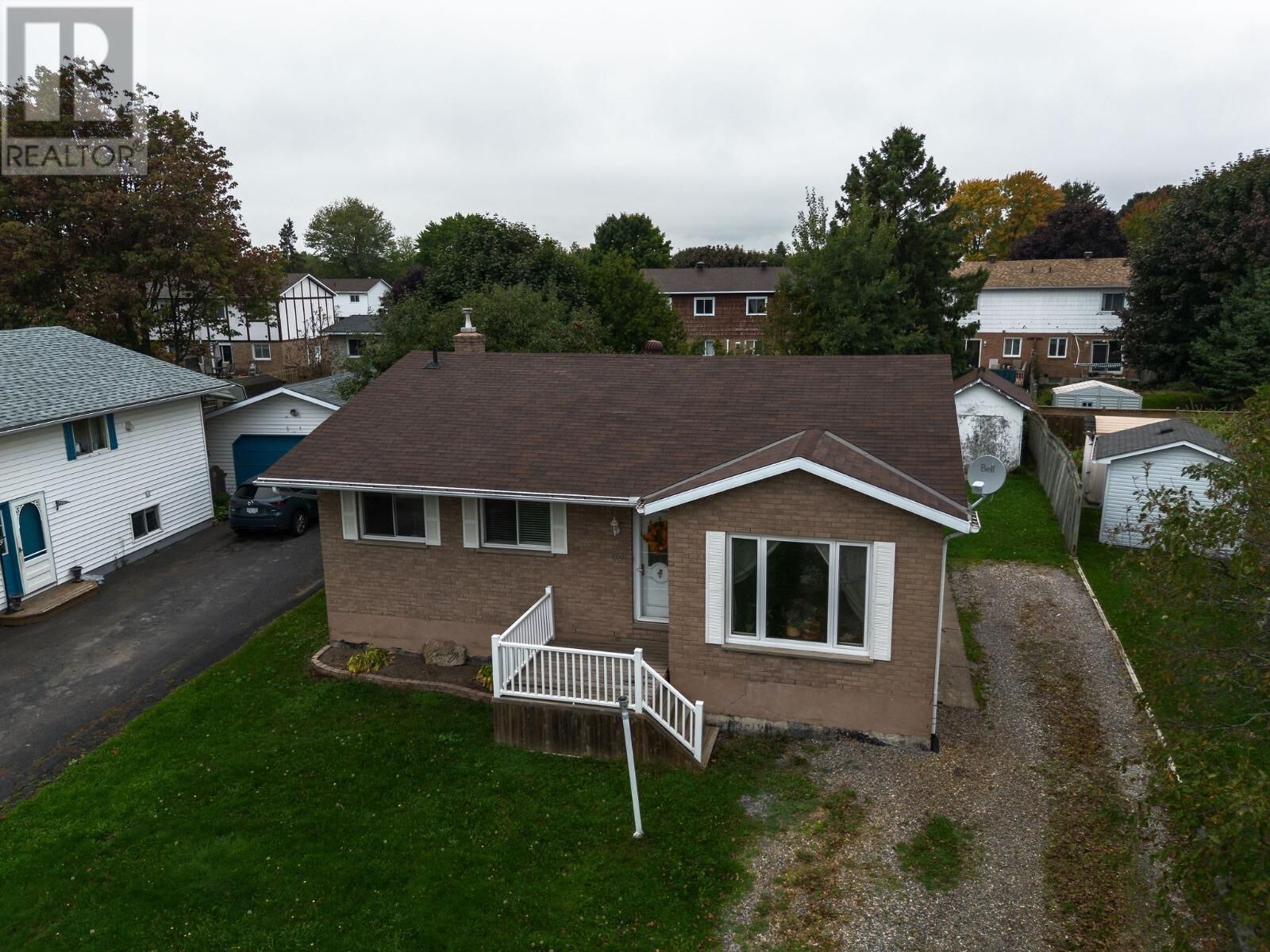 Property Photo: 30 Sutton Pl ON P6A 6B4
