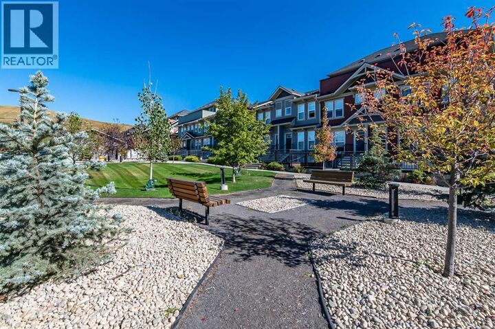 Property Photo:  130 Cranbrook Square Southeast  AB T3M 3E3 