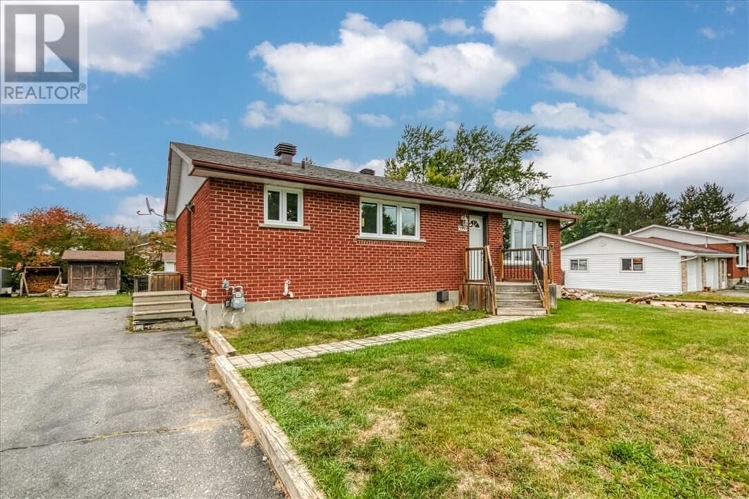 Property Photo:  3333 Maple Street  ON P3N 1G2 