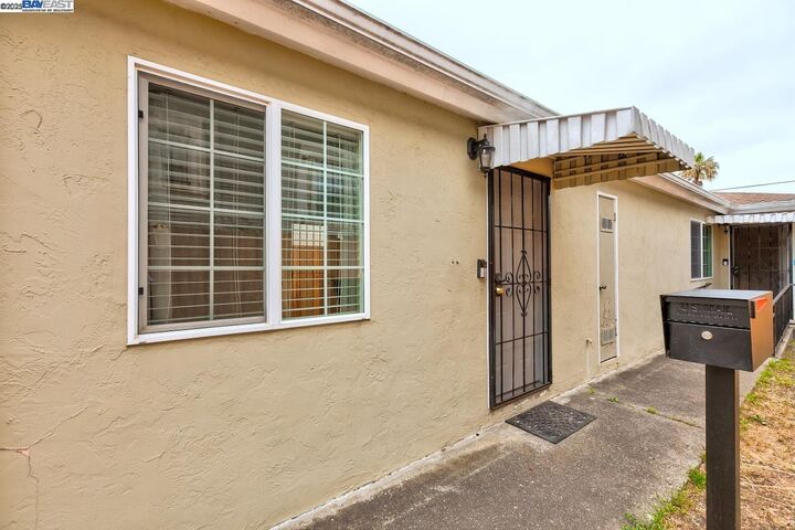 Property Photo: 723 Apgar St CA 94609