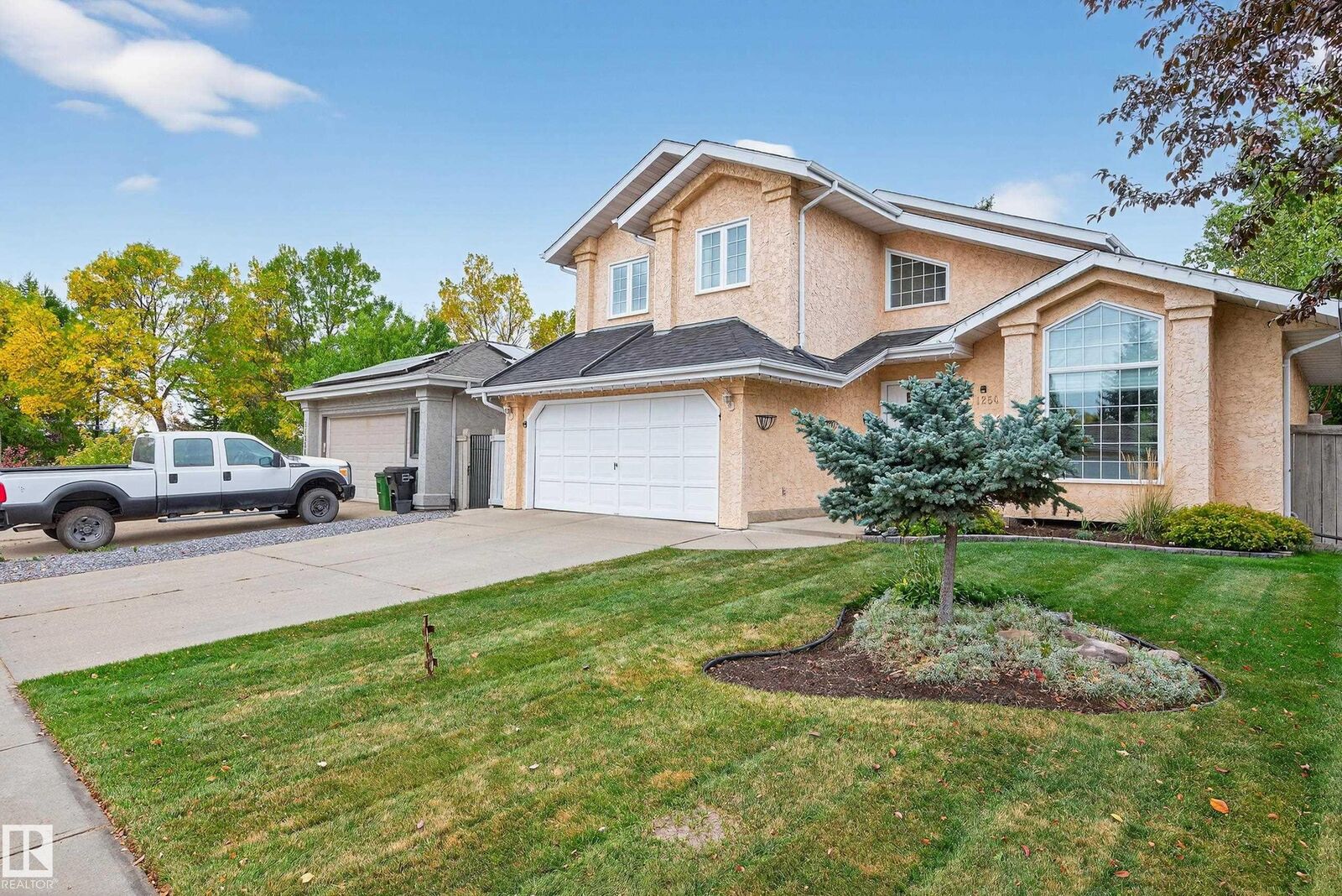 Property Photo: 11254 10A Avenue NW AB T6J 6S3