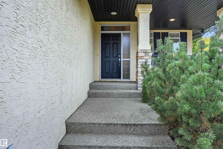 Photo de la propriété:  976 Hollingsworth Bend NW  AB T6R 3G7