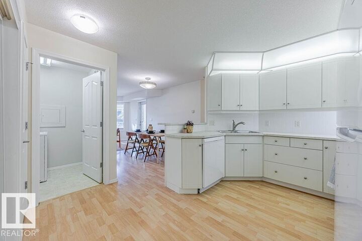 Photo de la propriété: 9008 99 Avenue NW 102 AB T5H 4M6
