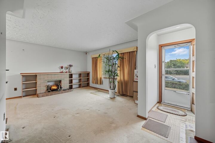 Property Photo:  10907 149 Street NW  AB T5P 1M7 