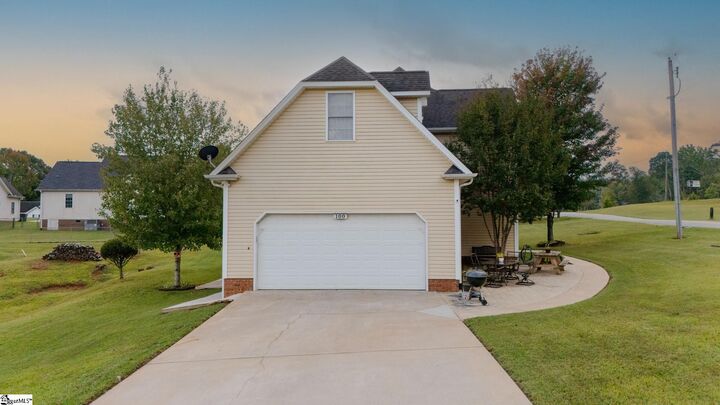 Property Photo: 100 Carlissa Court SC 29640