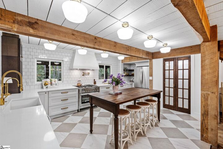 Property Photo:  402 Asbury Circle  SC 29640 
