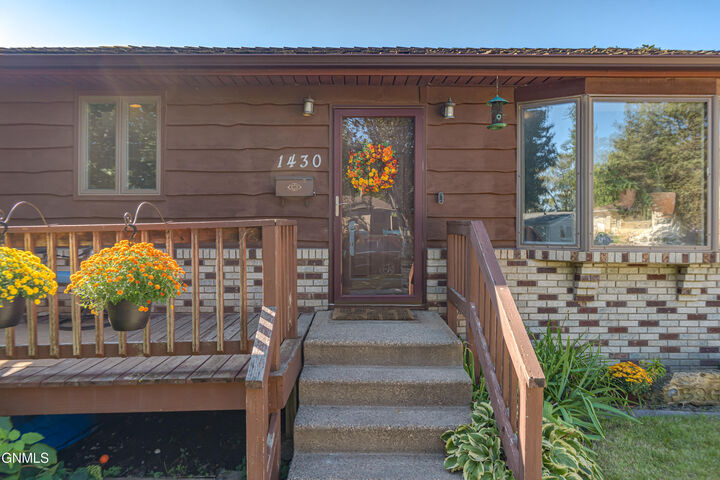 Property Photo:  1430 13th Street N  ND 58501 
