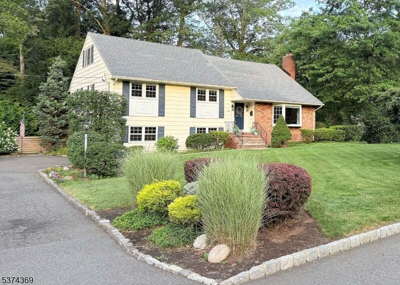 Property Photo:  301 Meetinghouse Ln  NJ 07092 