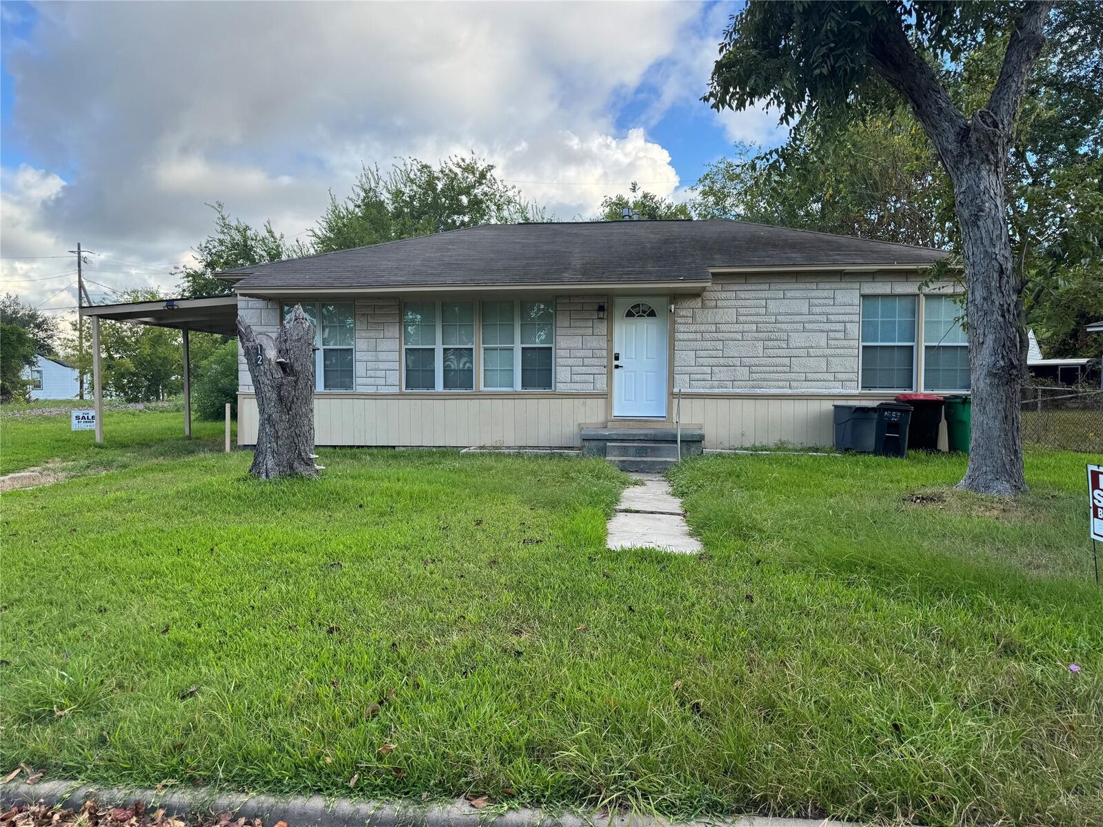 Property Photo: 1221 Parkway Street TX 77520