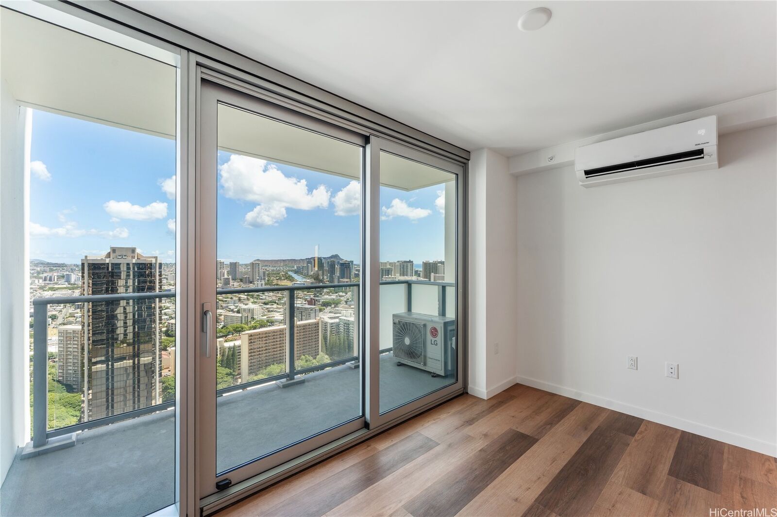 Property Photo:  1515 Liona Street 3703  HI 96814 