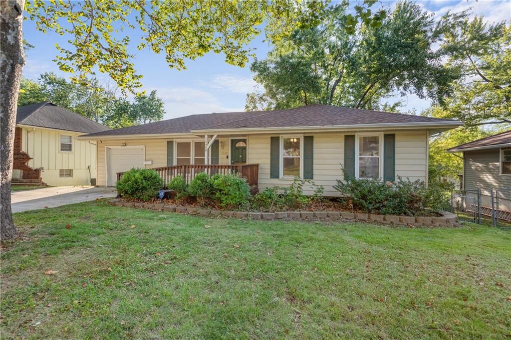 Property Photo:  10408 Skiles Avenue  MO 64134 